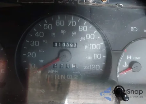 2001 Mercury Grand Marquis Gs z USA, uszkodzony, nr VIN 2MEFM74W51X613819